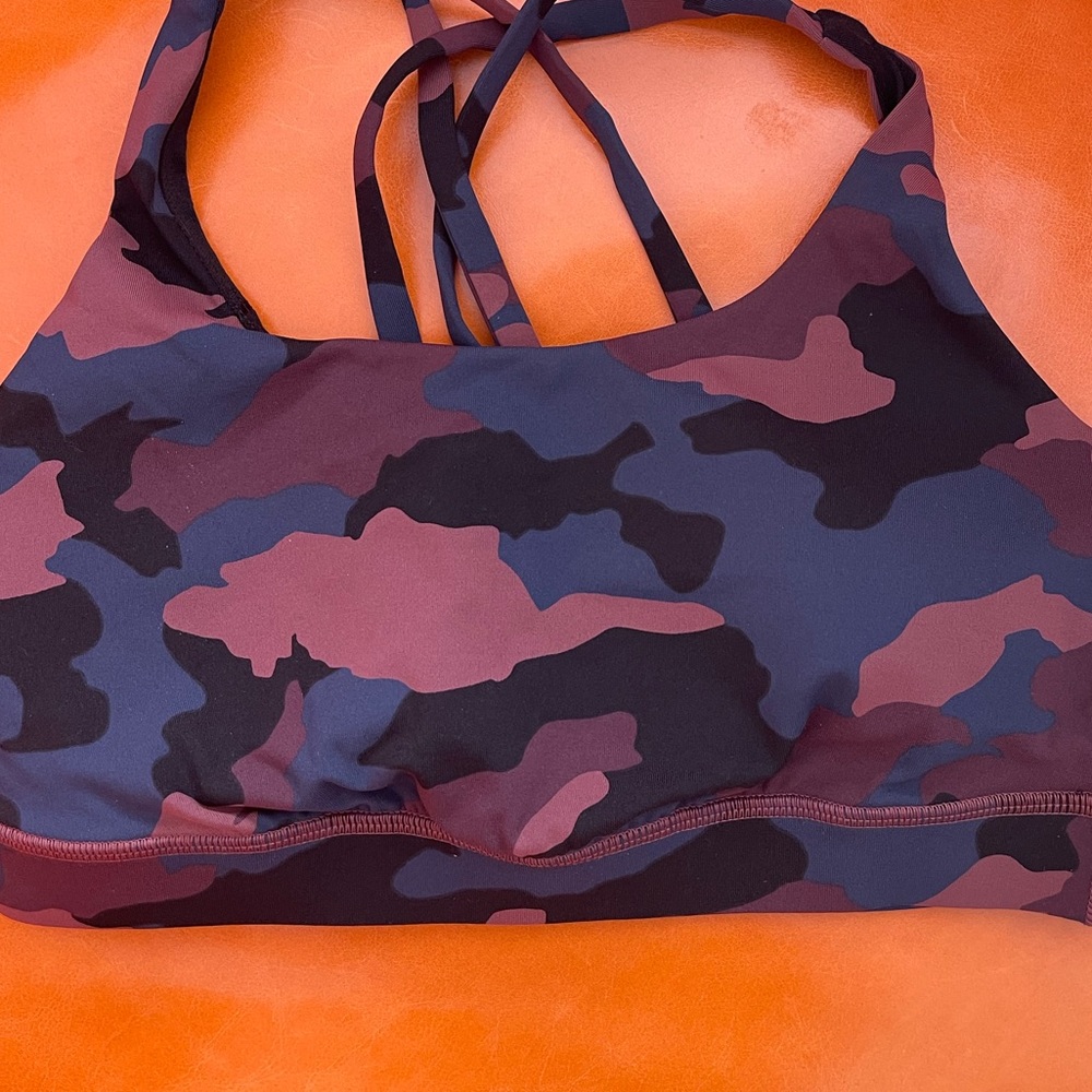 NWT Lululemon Energy Bra, size 6, Heritage 365 Camo Smoky Red Night Sea Multi